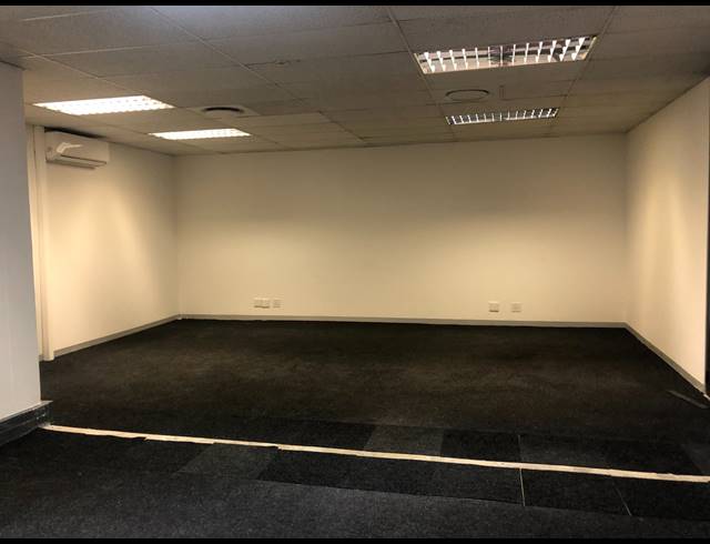 66M² OFFICE TO LET IN HYDE PARK